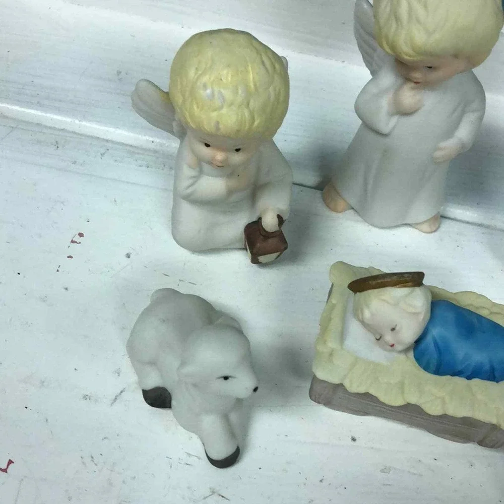 Vintage Christmas Around‎ The World Six Piece Angel Nativity (Made in Taiwan)
